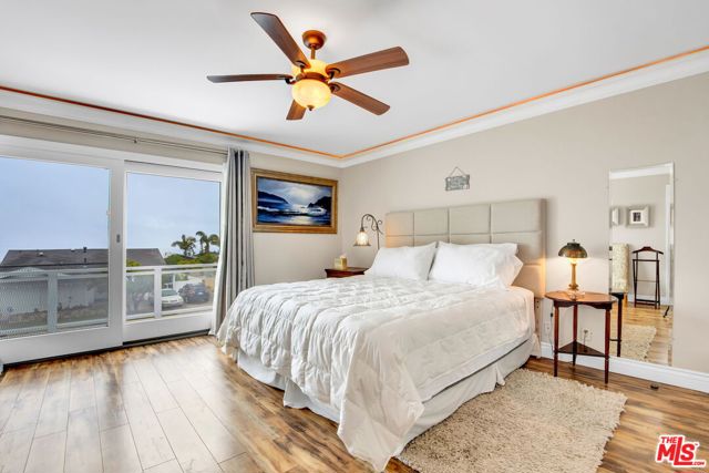 Master Bed w View