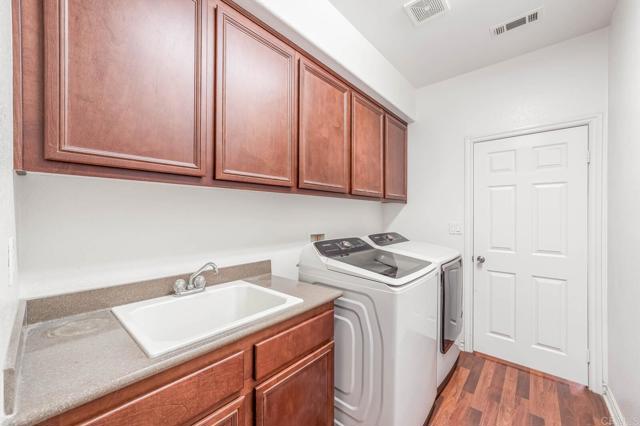 41013 Sunsprite St, Lake Elsinore CA: https://media.crmls.org/mediaz/a85dafe5-a265-498a-ab12-c3e9ee7a6e34.jpg