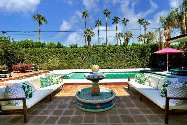 1085 N Arquilla Road, Palm Springs, CA 92262