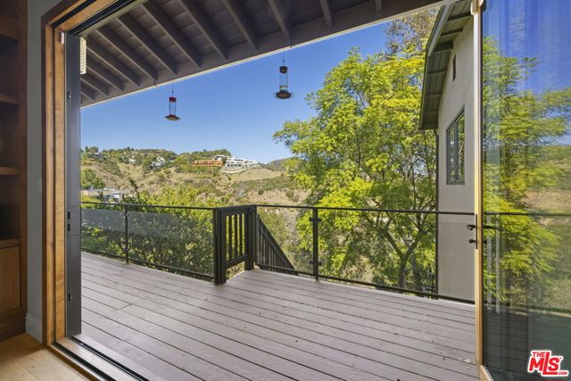 1018 N Tigertail Road, Los Angeles CA: https://media.crmls.org/mediaz/a85dee32-006f-4168-930c-cb907815ec24.jpg