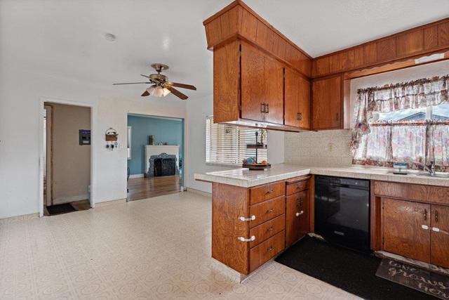 1545 E Saint John Street, San Jose CA: https://media.crmls.org/mediaz/a85e0d61-b378-4e2e-b39c-f9bdda774921.jpg