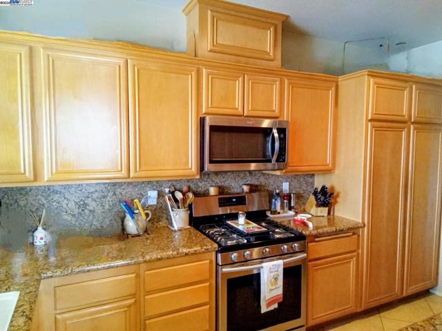 24350 Lorenzo Ln,  CA: https://media.crmls.org/mediaz/a85e36ce-960e-4d6a-95ef-fca3ee557957.jpg