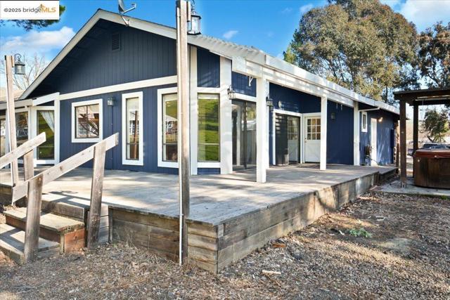 1610 Lawrence Rd, Danville CA: https://media.crmls.org/mediaz/a85e5195-bf50-4dd5-807c-9ffd6a442801.jpg