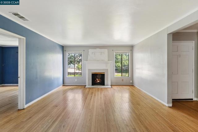1580 3rd Ave, Walnut Creek CA: https://media.crmls.org/mediaz/a85ece33-9f4e-405b-922f-b73ce7a5cfdc.jpg