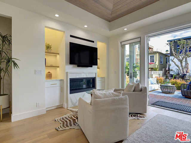 209 19th Street, Manhattan Beach CA: https://media.crmls.org/mediaz/a85ecf2a-fb35-4b25-a8a4-a0b1318afd25.jpg
