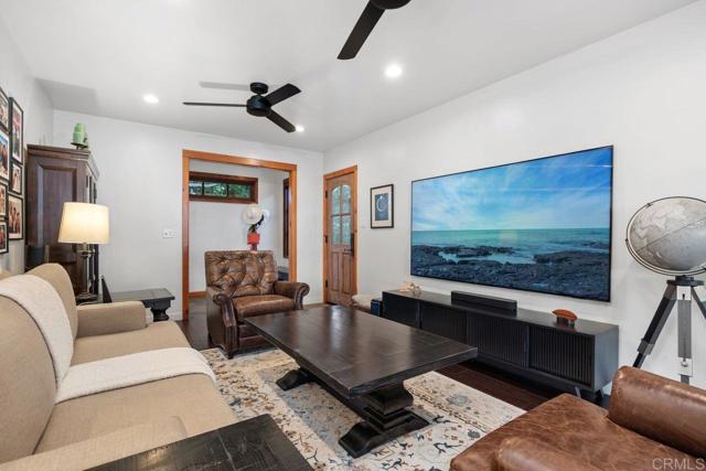 860 Nardo Road, Encinitas CA: https://media.crmls.org/mediaz/a85f987d-3935-4881-a532-cd17407e35c2.jpg