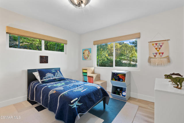 1953 Rayshire Street, Thousand Oaks CA: https://media.crmls.org/mediaz/a85fd209-7b1e-468a-a1dc-ed209a536fc0.jpg