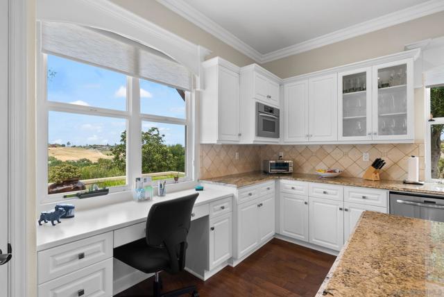 Image 12 of 52 For 332 Lemonwood Dr