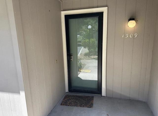 1309 Rosita Road, Pacifica CA: https://media.crmls.org/mediaz/a85ff612-9097-4c1d-961c-db3c46fb92d5.jpg