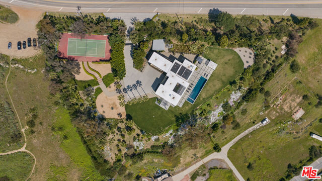 5601 Kanan Dume Road, Malibu CA: https://media.crmls.org/mediaz/a86011c8-3597-49ac-a81d-d508a5933f89.jpg