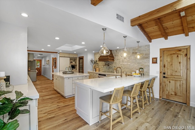 6026 La Granada, Rancho Santa Fe CA: https://media.crmls.org/mediaz/a860b005-0369-4890-8e72-6fcdb81d47e8.jpg