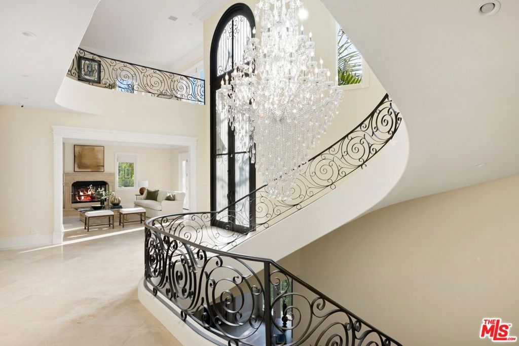 1350 Benedict Canyon Drive — architectural residence