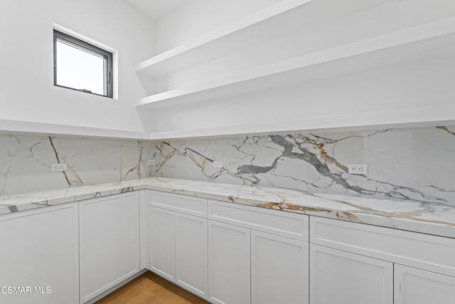 Image 21 of 93 For 532 Corte Corrida