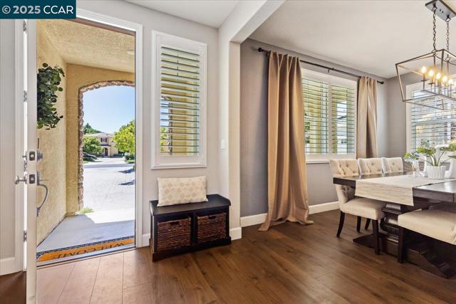 2097 Salice Way, Brentwood CA: https://media.crmls.org/mediaz/a86214ed-a385-4cbc-a960-bc4f483121b3.jpg