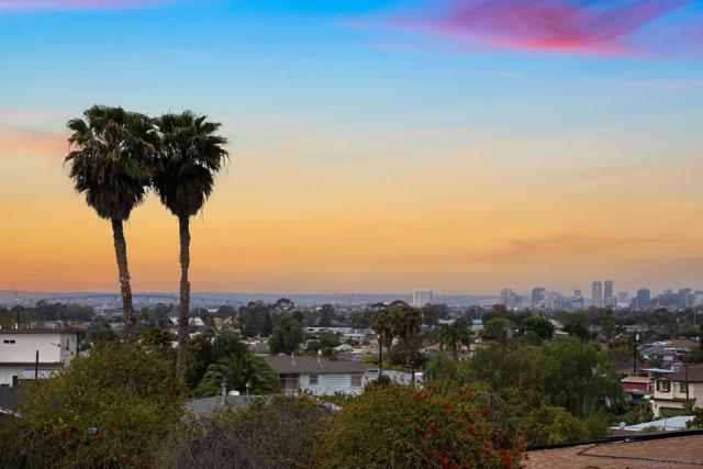 5463 San Onofre Ter, San Diego CA: https://media.crmls.org/mediaz/a8622106-139a-45d6-a771-4bcbb17c5daa.jpg