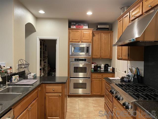 7235 Primrose Ln, San Diego CA: https://media.crmls.org/mediaz/a86262d4-1619-4426-9df3-d494c7b523e8.jpg