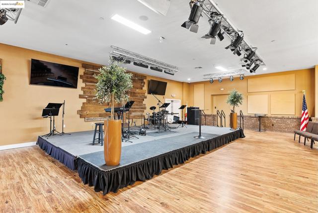 3501 Byer Road, Byron CA: https://media.crmls.org/mediaz/a8628bcd-0015-4cb5-baf7-6b4d8583db67.jpg