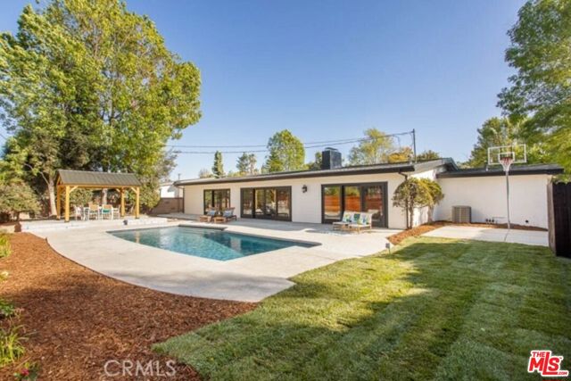 24221 Aetna Street, Woodland Hills CA: https://media.crmls.org/mediaz/a8629b31-145e-4659-a407-f817eec0eed0.jpg