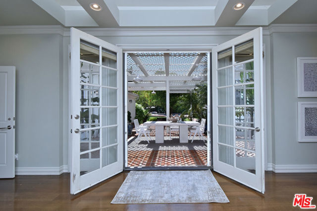 4177 KESTER Avenue, Sherman Oaks CA: https://media.crmls.org/mediaz/a863051e-49c5-457a-b912-2cf74c793908.jpg