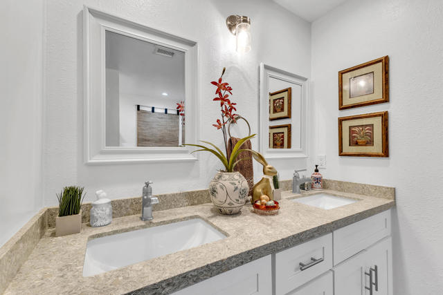 527 Jade Lane, Palm Springs CA: https://media.crmls.org/mediaz/a86307f9-f5e5-4150-bb69-be3580ee0827.jpg