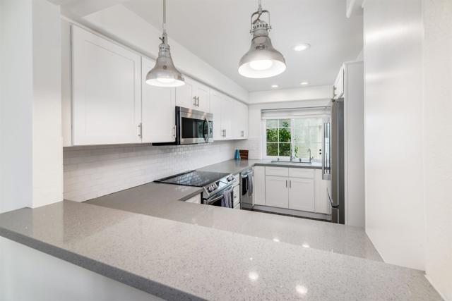 Detail Gallery Image 8 of 31 For 6819 Alderwood Dr, Carlsbad,  CA 92011 - 2 Beds | 2/1 Baths