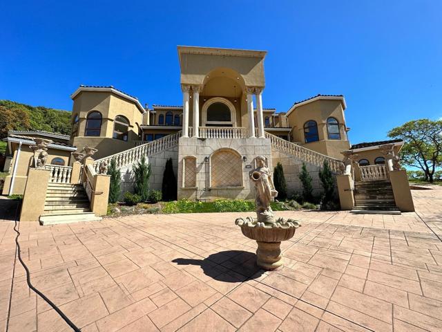 734 Bridle Ridge Court, Fairfield CA: https://media.crmls.org/mediaz/a86349de-7c33-4724-8072-e85de2c679e3.jpg