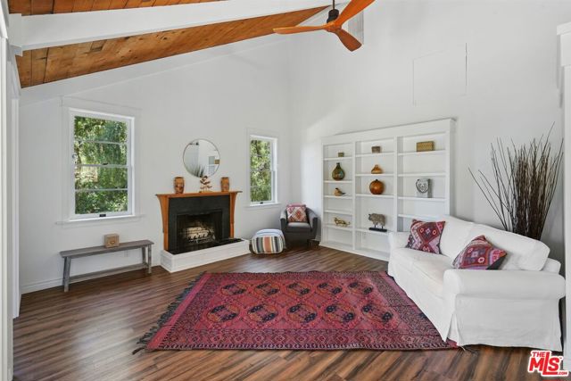 1527 Bainum Drive, Topanga CA: https://media.crmls.org/mediaz/a8639002-4b8e-4f2e-a9d9-48adee627bbe.jpg