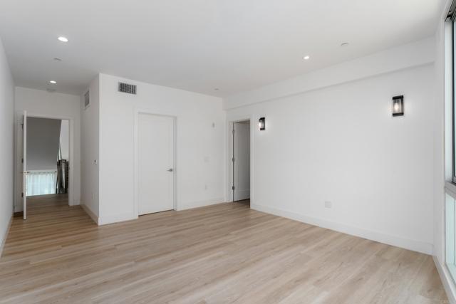 Detail Gallery Image 10 of 24 For 2648 State Street, Unit #E, Carlsbad,  CA 92008 - 3 Beds | 3/1 Baths