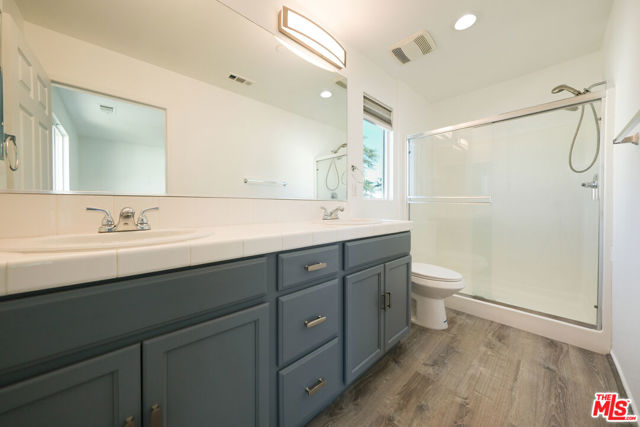 14661 Sherman Way, Van Nuys CA: https://media.crmls.org/mediaz/a8641142-c258-4ab4-9eed-cc4ebefd0915.jpg