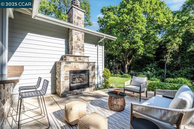 1291 Clover Ln, Walnut Creek CA: https://media.crmls.org/mediaz/a86461e7-81a8-4e78-9e8b-f7cbded009f4.jpg