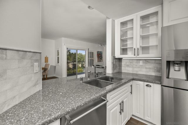 8595 Via Mallorca, La Jolla CA: https://media.crmls.org/mediaz/a864d251-d462-48f7-b098-937e129c4b56.jpg