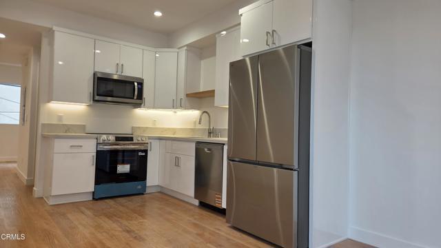 Detail Gallery Image 2 of 24 For 917 N Ridgewood Pl, Los Angeles,  CA 90038 - 3 Beds | 3 Baths