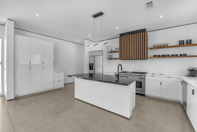 41265 Lakeshore Boulevard, Aguanga CA: https://media.crmls.org/mediaz/a864f4d4-8311-4b19-8325-e12f91a04b60.jpg