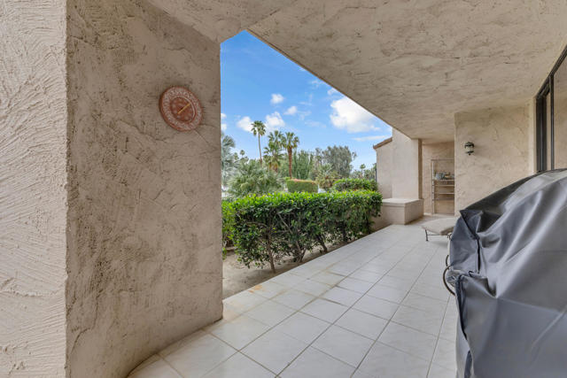 910 Island Drive #112, Rancho Mirage, CA 92270