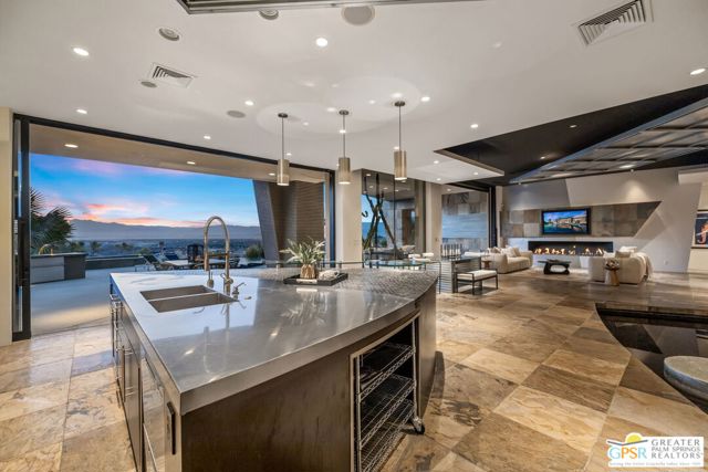 25 Sierra Vista Drive, Rancho Mirage CA: https://media.crmls.org/mediaz/a86530de-62e3-490d-aa9a-4c78cd68ed2f.jpg
