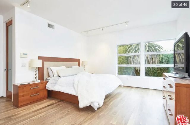4430 Lindblade Drive, Los Angeles CA: https://media.crmls.org/mediaz/a8657935-676a-4f0d-b256-ec5dc44aa696.jpg