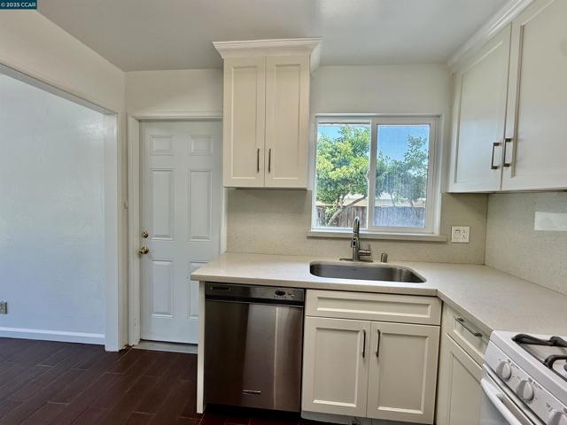 19 Flamingo Ct, American Canyon CA: https://media.crmls.org/mediaz/a865b4a3-c1b6-4c79-a336-6d1b25a2ecf2.jpg