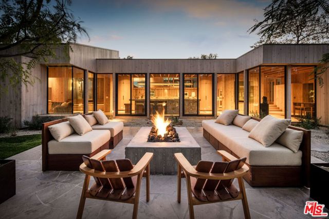 28779 Sea Ranch Way, Malibu CA: https://media.crmls.org/mediaz/a865b9a1-9763-49dd-8d66-217d422eb242.jpg