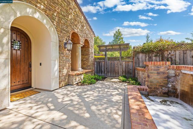 837 O'Brien Place, Danville CA: https://media.crmls.org/mediaz/a866108f-1a1a-4bbc-9873-7c2e2dd744ff.jpg