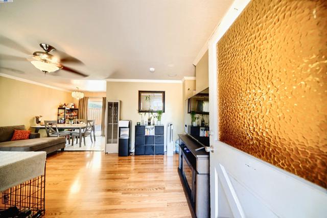 3382 Mount Wilson Dr, San Jose CA: https://media.crmls.org/mediaz/a8663c56-034e-4df4-801a-a97c84309806.jpg