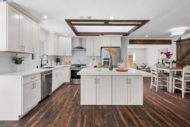 4189 Ogden Dr, Fremont CA: https://media.crmls.org/mediaz/a866454b-e10a-4a58-90ff-20d228042b10.jpg