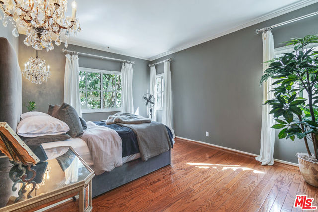 120 N Swall Drive, Los Angeles CA: https://media.crmls.org/mediaz/a867b9a6-b6ea-4909-b10a-22a508352627.jpg
