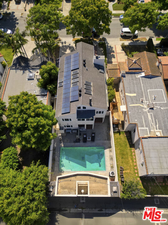 426 S Swall Drive, Beverly Hills CA: https://media.crmls.org/mediaz/a8682eca-f8c9-420b-882e-a5823dcdfd25.jpg
