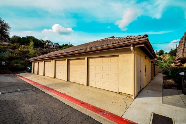 2170 Alpine Glen Pl., Alpine CA: https://media.crmls.org/mediaz/a8688bc4-c9d1-446b-bf81-f55b70885034.jpg