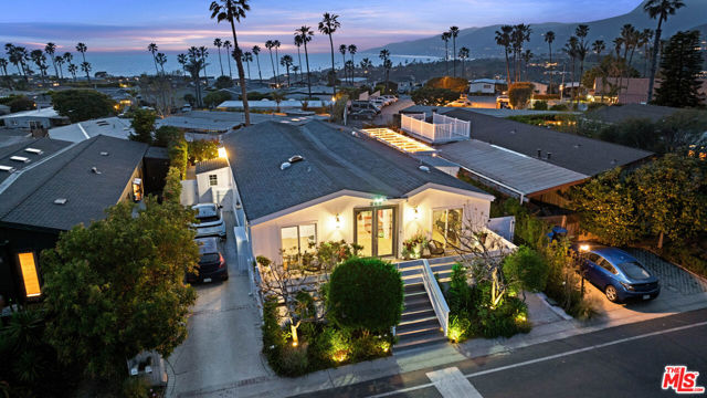 29500 Heathercliff Road, Malibu CA: https://media.crmls.org/mediaz/a868b845-9a68-4961-9648-a42c2752c780.jpg