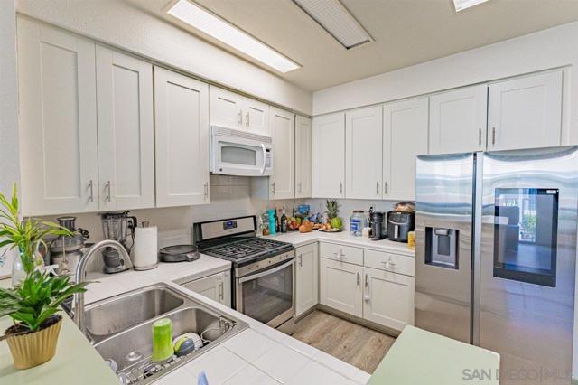 2299 Cabo Bahia, Chula Vista CA: https://media.crmls.org/mediaz/a868ce31-fa46-44d9-97cb-1f48b4245016.jpg