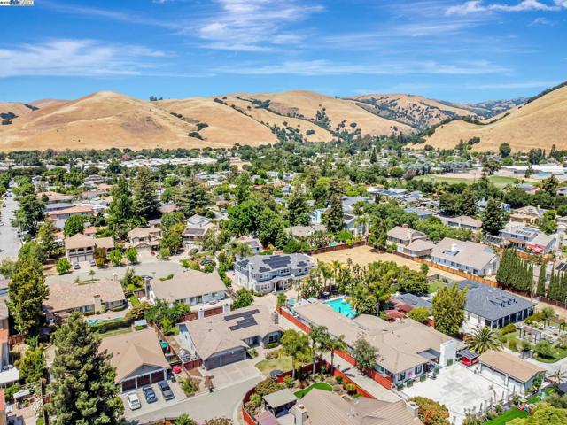 190 Pickering Ave, Fremont CA: https://media.crmls.org/mediaz/a868ec11-9643-4360-bf3f-b9d52ef83622.jpg