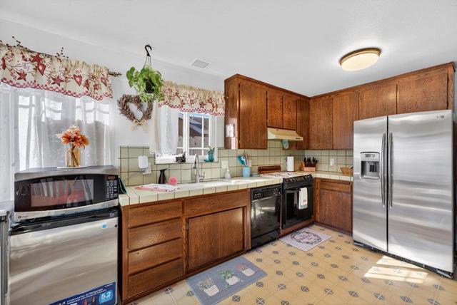 12932 Truman Street, Salinas CA: https://media.crmls.org/mediaz/a8694d96-b54c-4cae-a57f-9d4f65365549.jpg