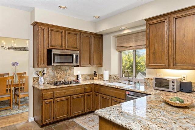 Detail Gallery Image 12 of 39 For 4635 Allende Ave, Oceanside,  CA 92057 - 4 Beds | 3 Baths