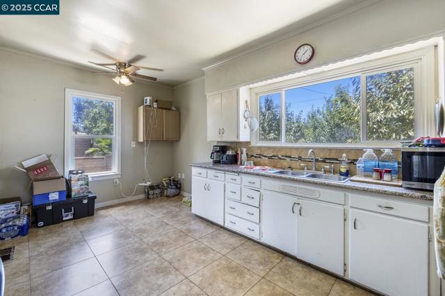 935 E Yosemite Ave, Madera CA: https://media.crmls.org/mediaz/a86aa9d9-cf32-4d3f-9995-e2d2b4dcc29c.jpg